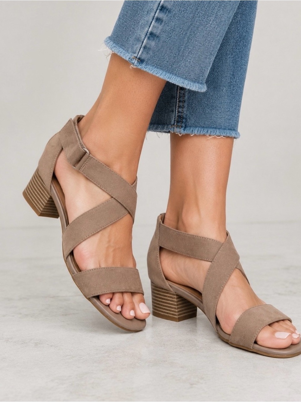 Naturalizer Adele Cross-Strap Women's Sandals in Taupe w/Ankle Buckle size 8.5